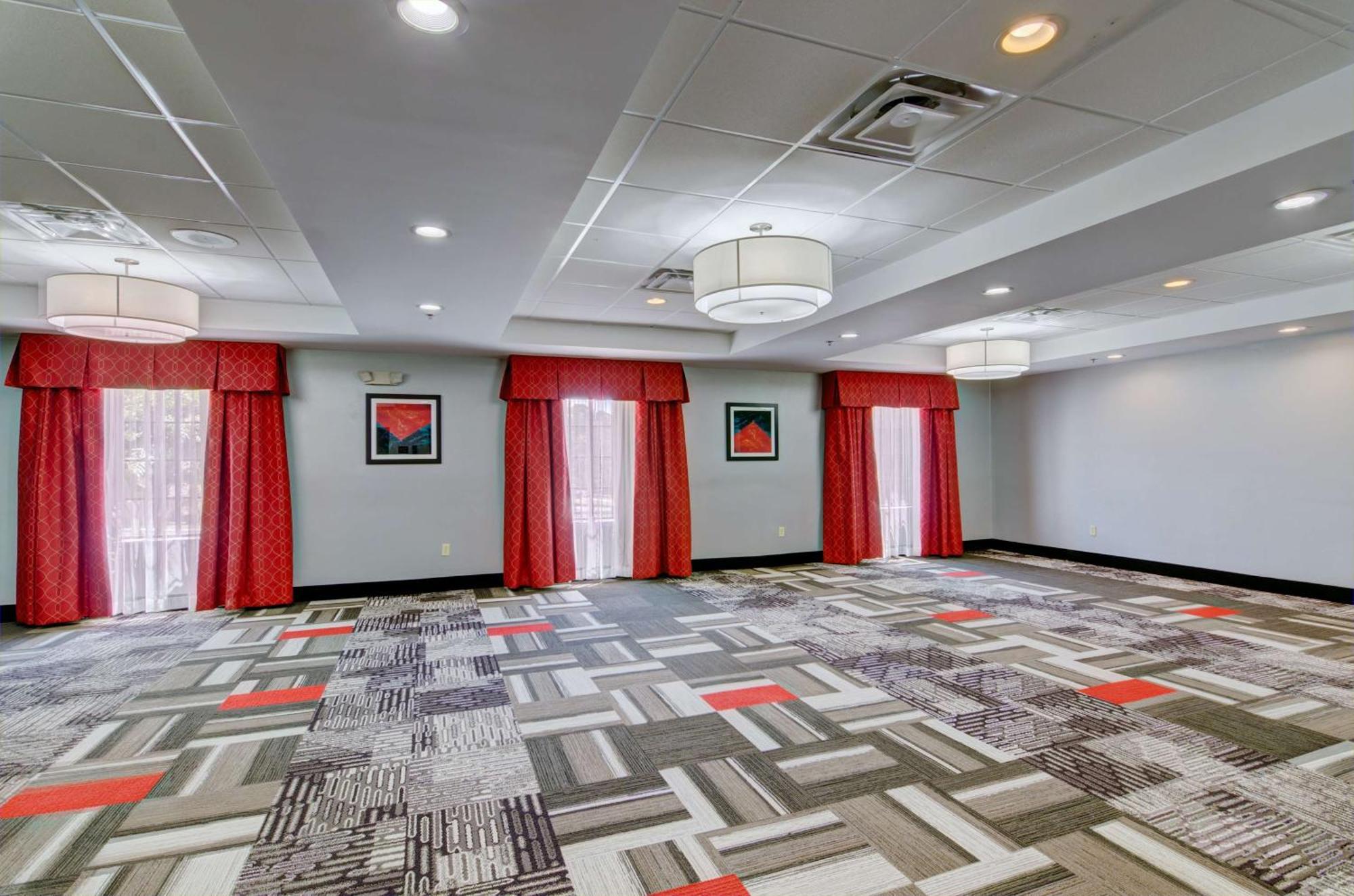 Hampton Inn Сейлем Экстерьер фото