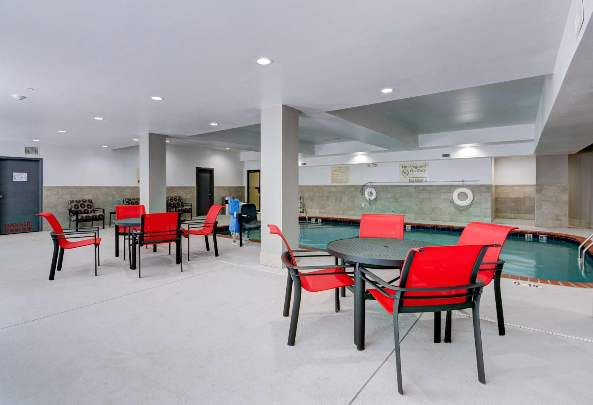 Hampton Inn Сейлем Экстерьер фото