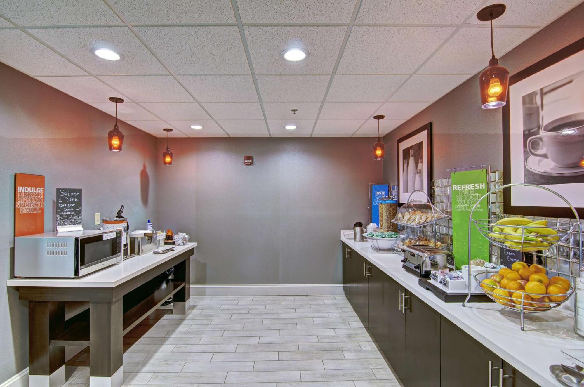 Hampton Inn Сейлем Экстерьер фото