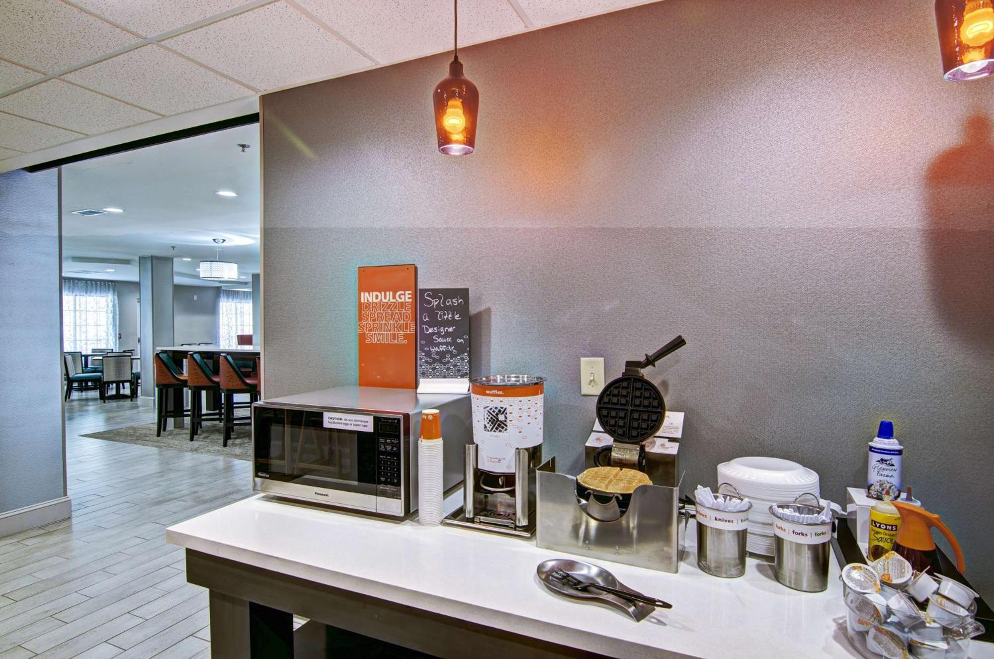 Hampton Inn Сейлем Экстерьер фото