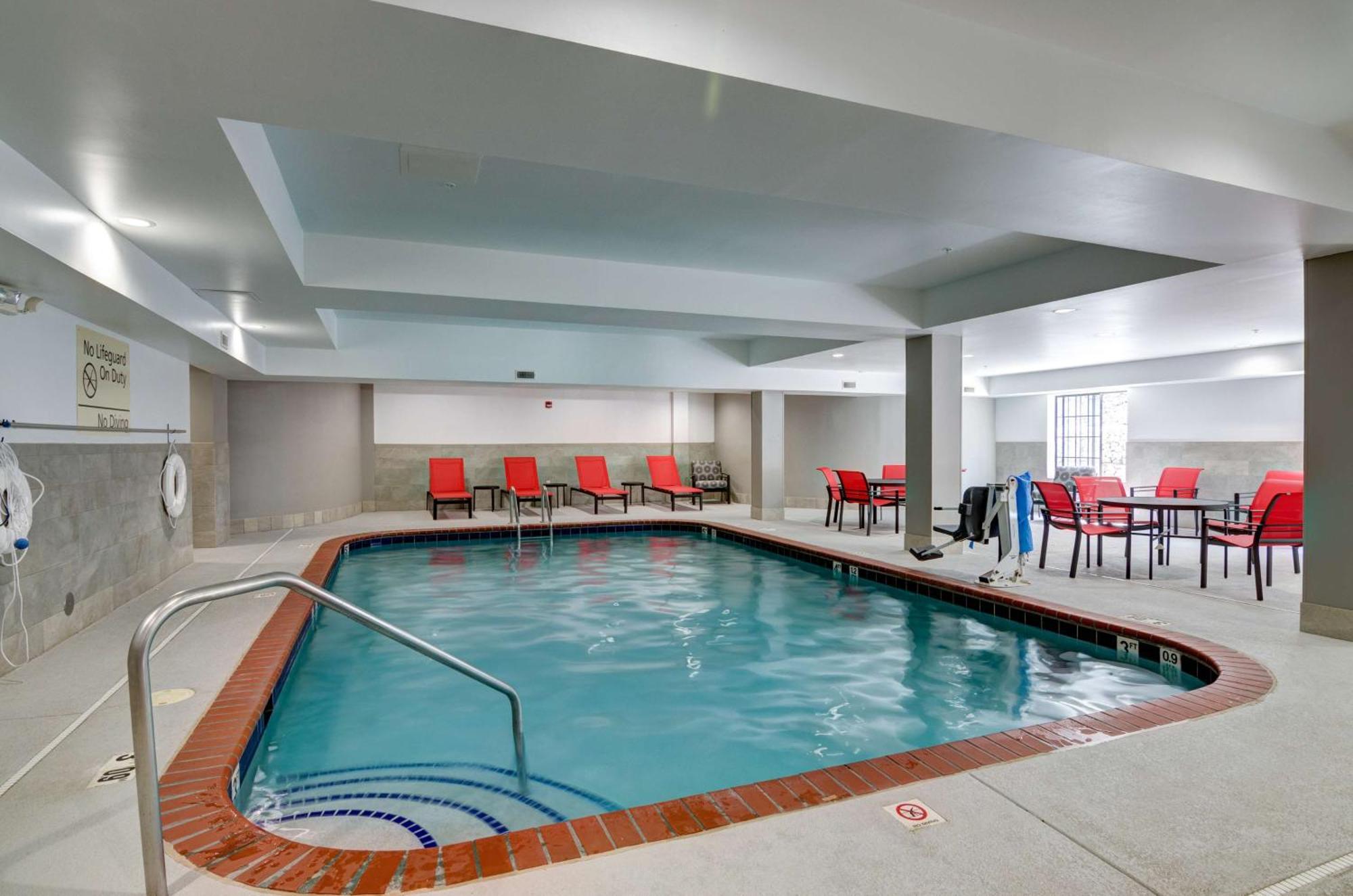 Hampton Inn Сейлем Экстерьер фото
